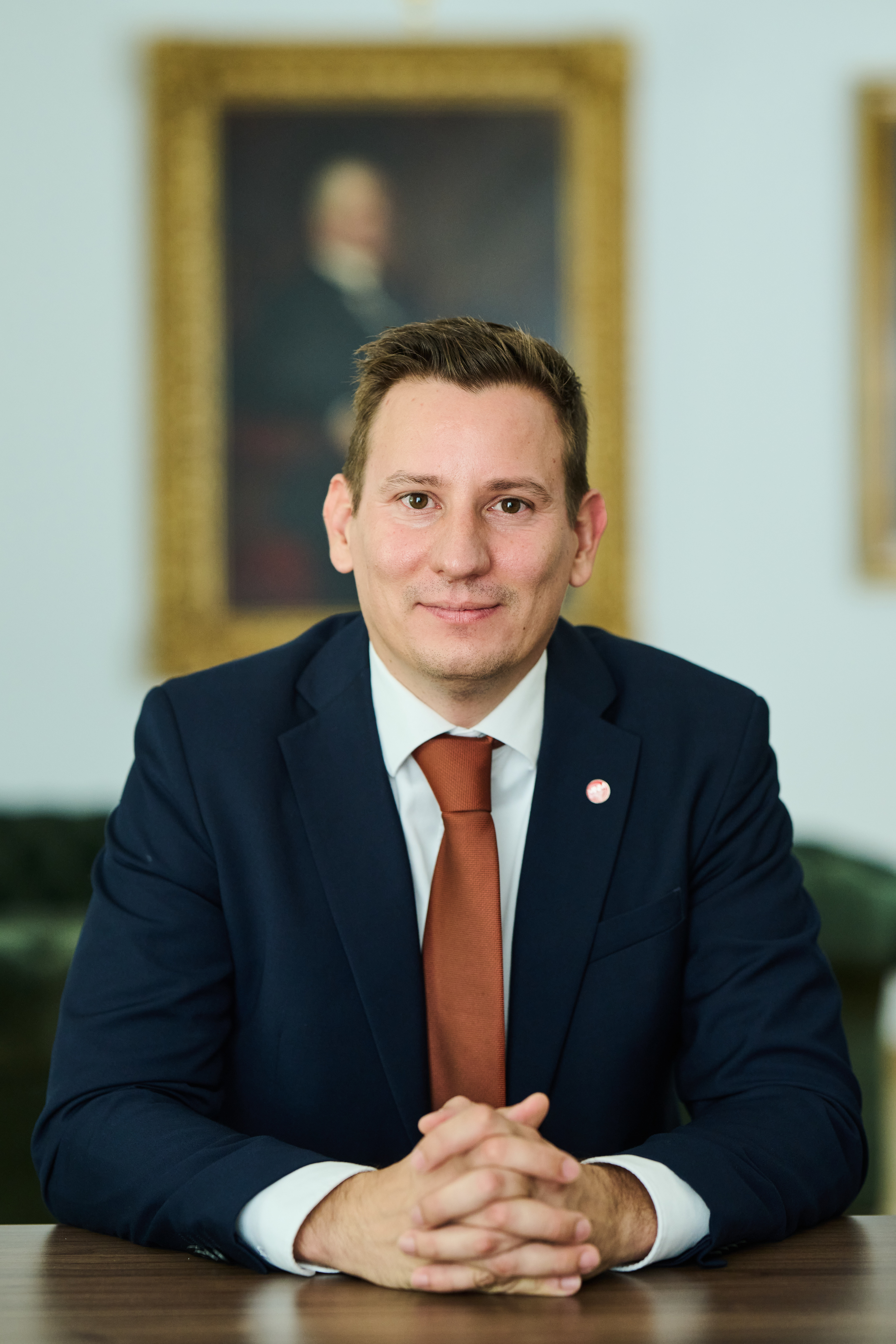Dr. Zsigmond Gábor főigazgató