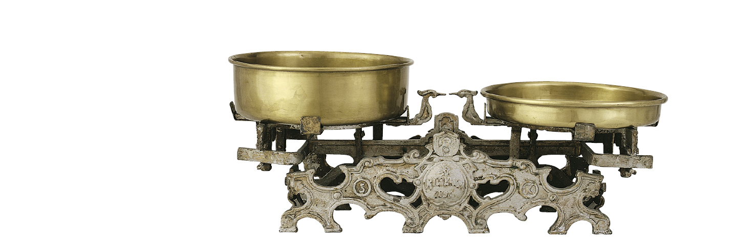 The Collection of miscellaneous utensils and articles of personal use