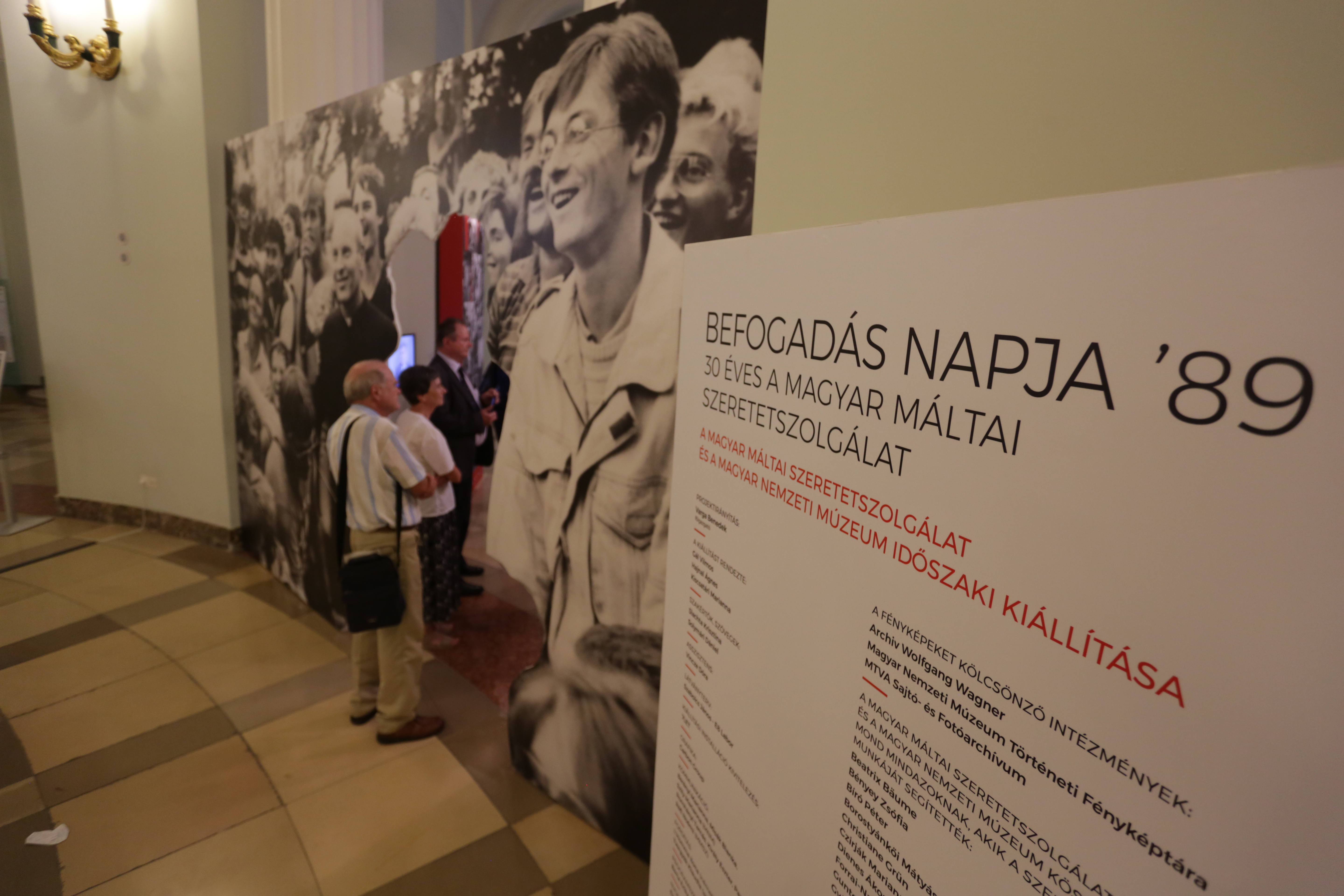 BEFOGADÁS NAPJA '89 – 30 ÉVES A MAGYAR MÁLTAI SZERETETSZOLGÁLAT | TÁRLATVEZETÉS