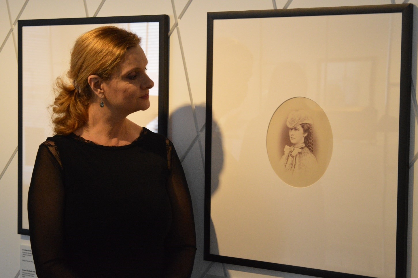 AMIKOR MÚZEUM ÉS SZÍNHÁZ ÖSSZEÉR | Rendhagyó tárlatvezetés AMIKOR MÚZEUM ÉS SZÍNHÁZ ÖSSZEÉR | Rendhagyó tárlatvezetés