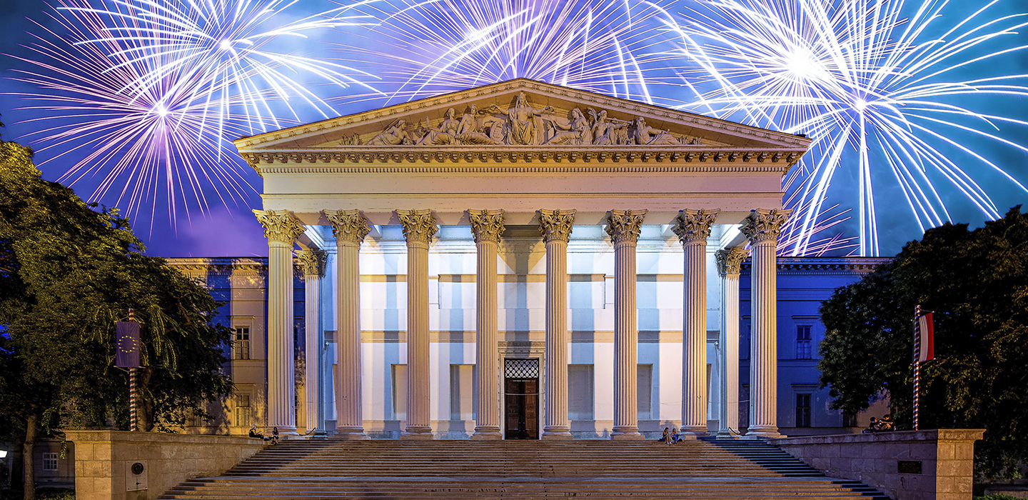 Élményekben gazdag boldog új évet kívánunk!