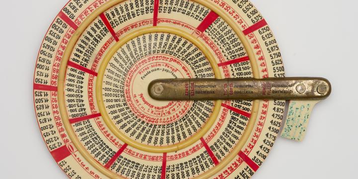 Átváltó tárcsa a korona- és a pengőérték között