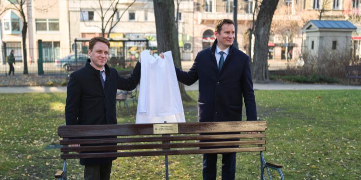 k Padot avattak André Kertész tiszteletére az MNMKK Magyar Nemzeti Múzeum kertjében