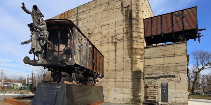 Koszorúzás a Szovjetunióba hurcolt magyar politikai rabok és kényszermunkások emléknapján