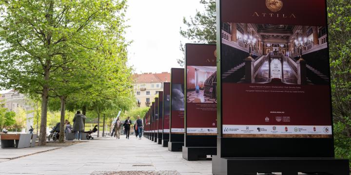 Az Attila-kiállítás bemutató látványos fotók a Széllkapu Parkba