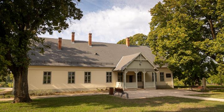 Vörösmarty Emlékház és Fischer Emil Múzeum