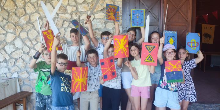 Táborozó gyerekek Balácán