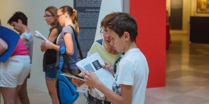 Nagyszülő-unoka a kiállításban_1