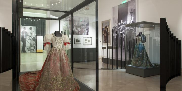 Koronázási kiállítás - dresskód