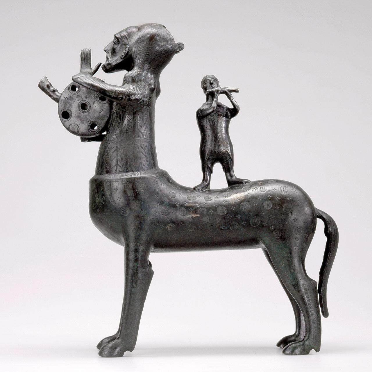 Kentauros aquamanile