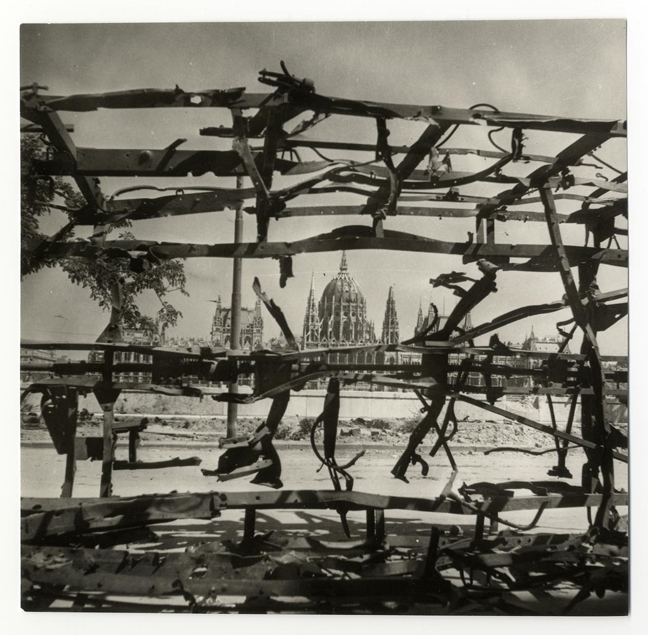 A romos Buda a királyi várból nézve, Budapest, 1945 nyara, Csörgeő Tibor 