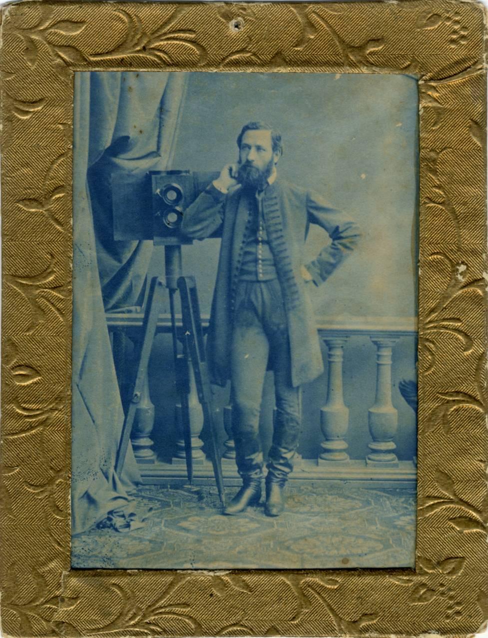 Veress Ferenc fotográfus önarcképe. Kolozsvár, 1860-as évek 