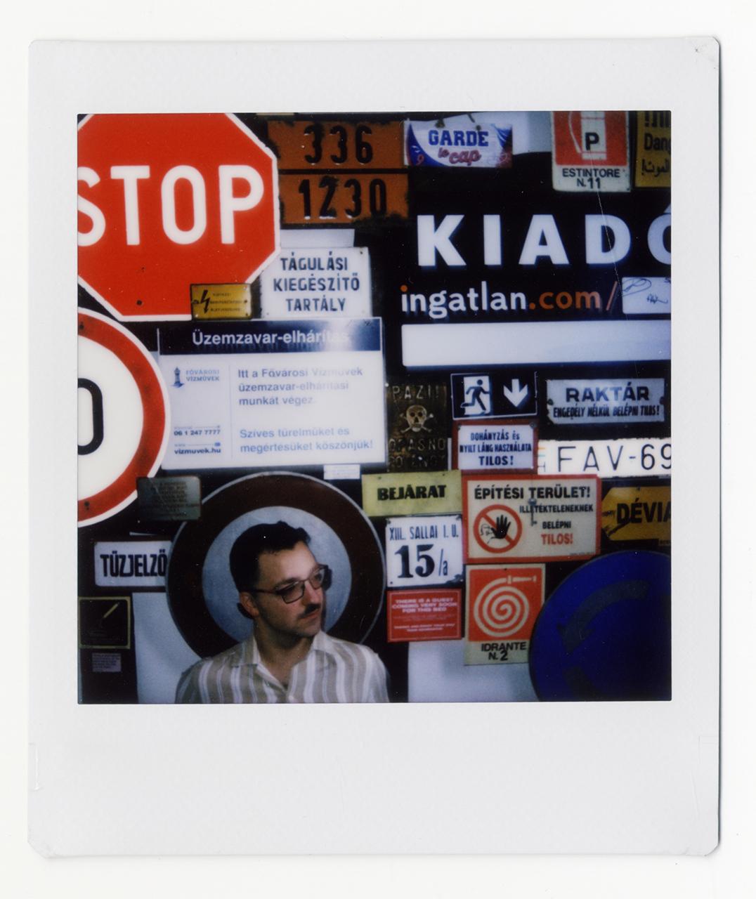 Ladjánszki Máté: Tágulási kiegészítő tartály, instax, 2024 