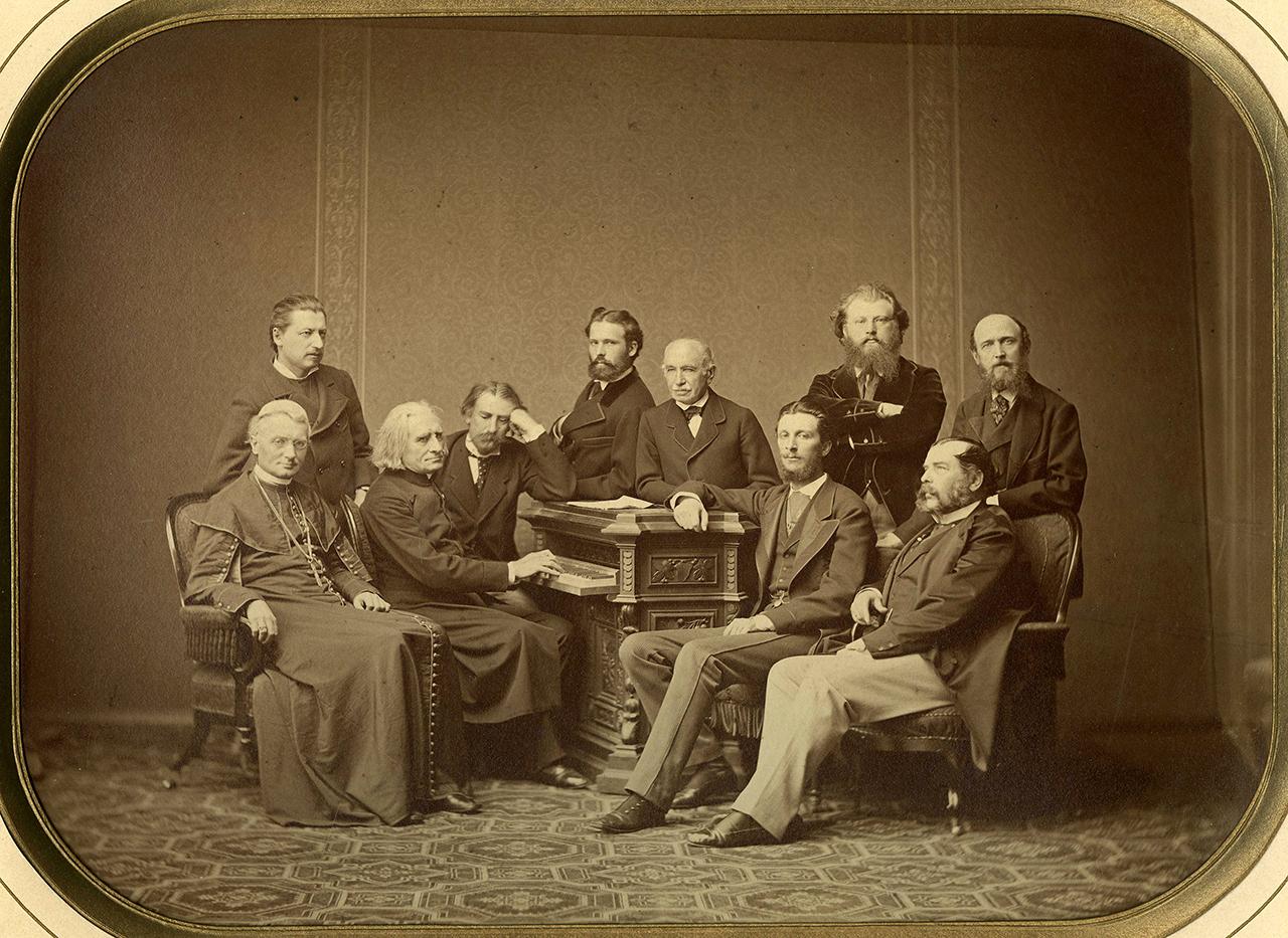 Liszt Ferenc tisztelői társaságában. Budapest, 1873. november8-10. Kozmata Ferenc felvétele 