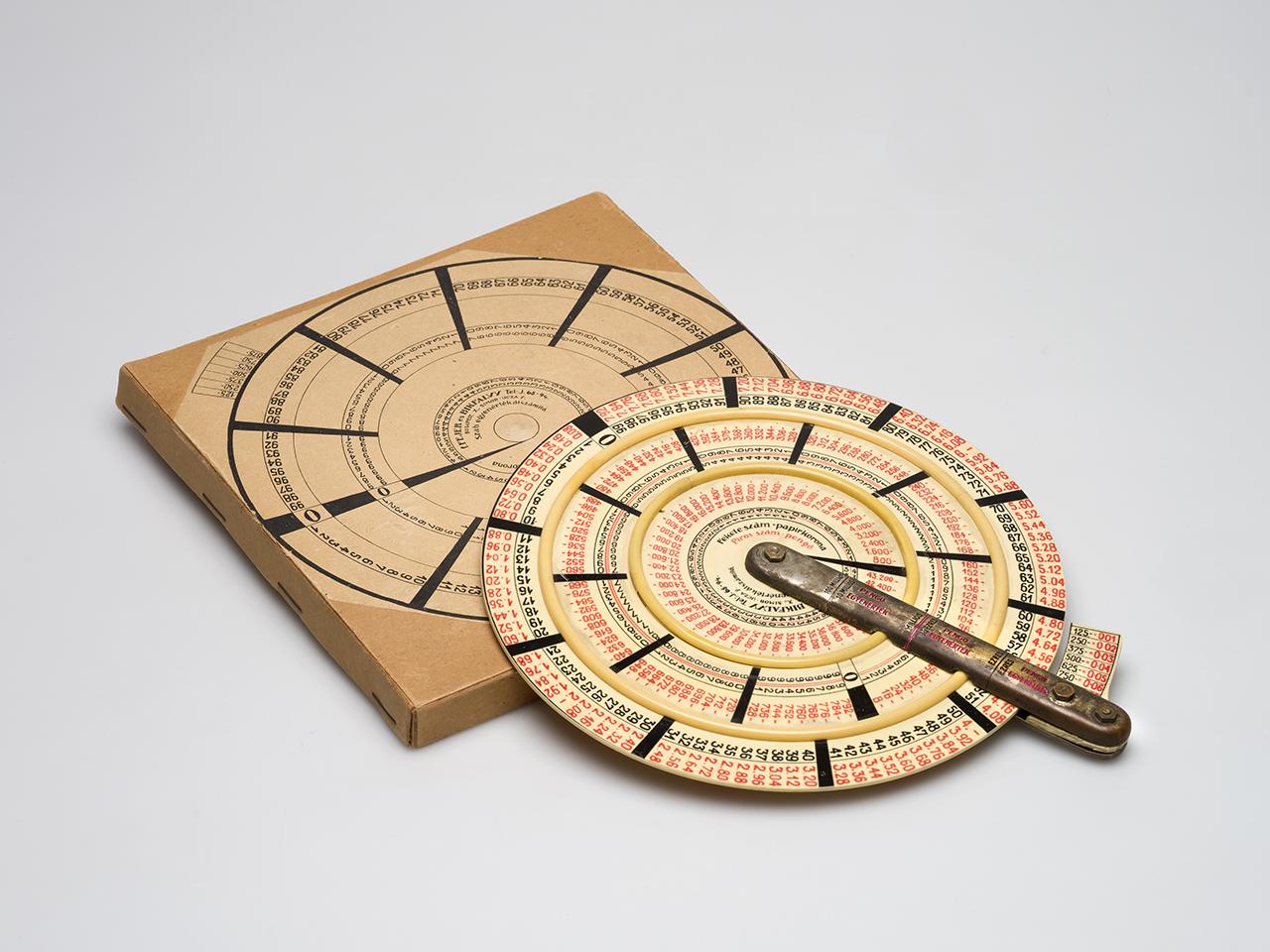 Átváltó tárcsa a korona- és a pengőérték között (1926 körül) 