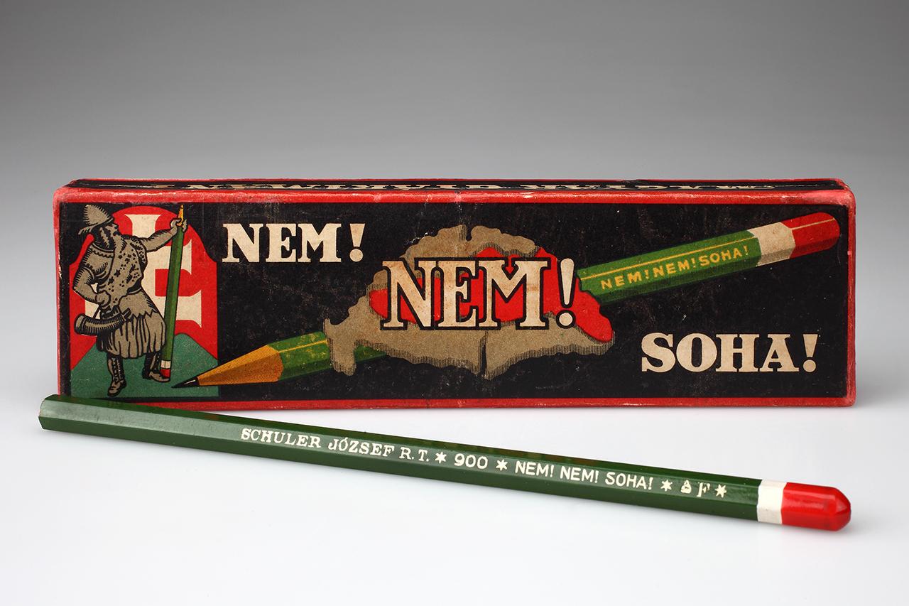 Ceruzatartó papírdoboz Nem! Nem! Soha! felirattal  