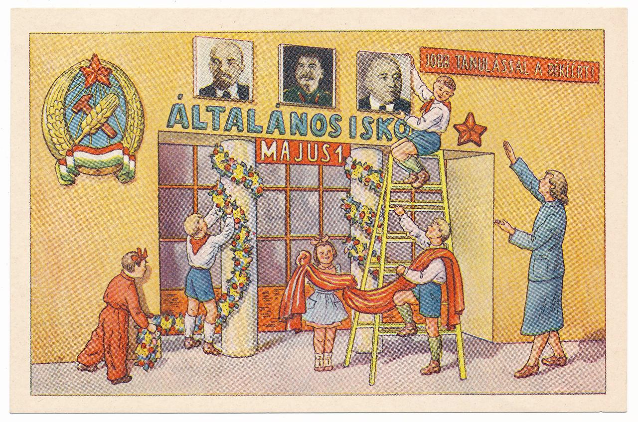 Az 50-es totális diktatúrája képeslapokon is terjesztette a kommunista vezetők személyi kultuszát 