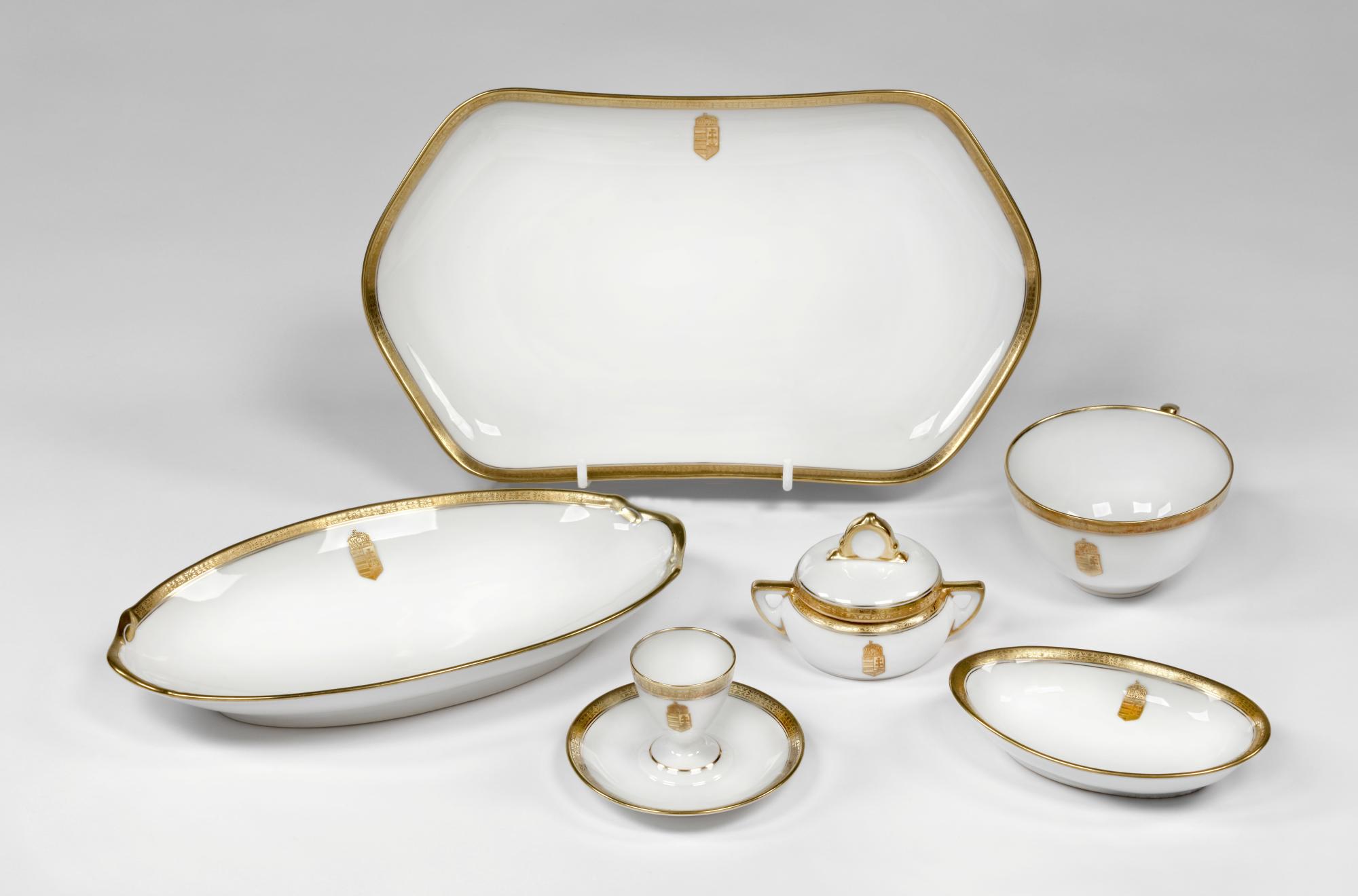 A parlamenti étkészlet darabjai 