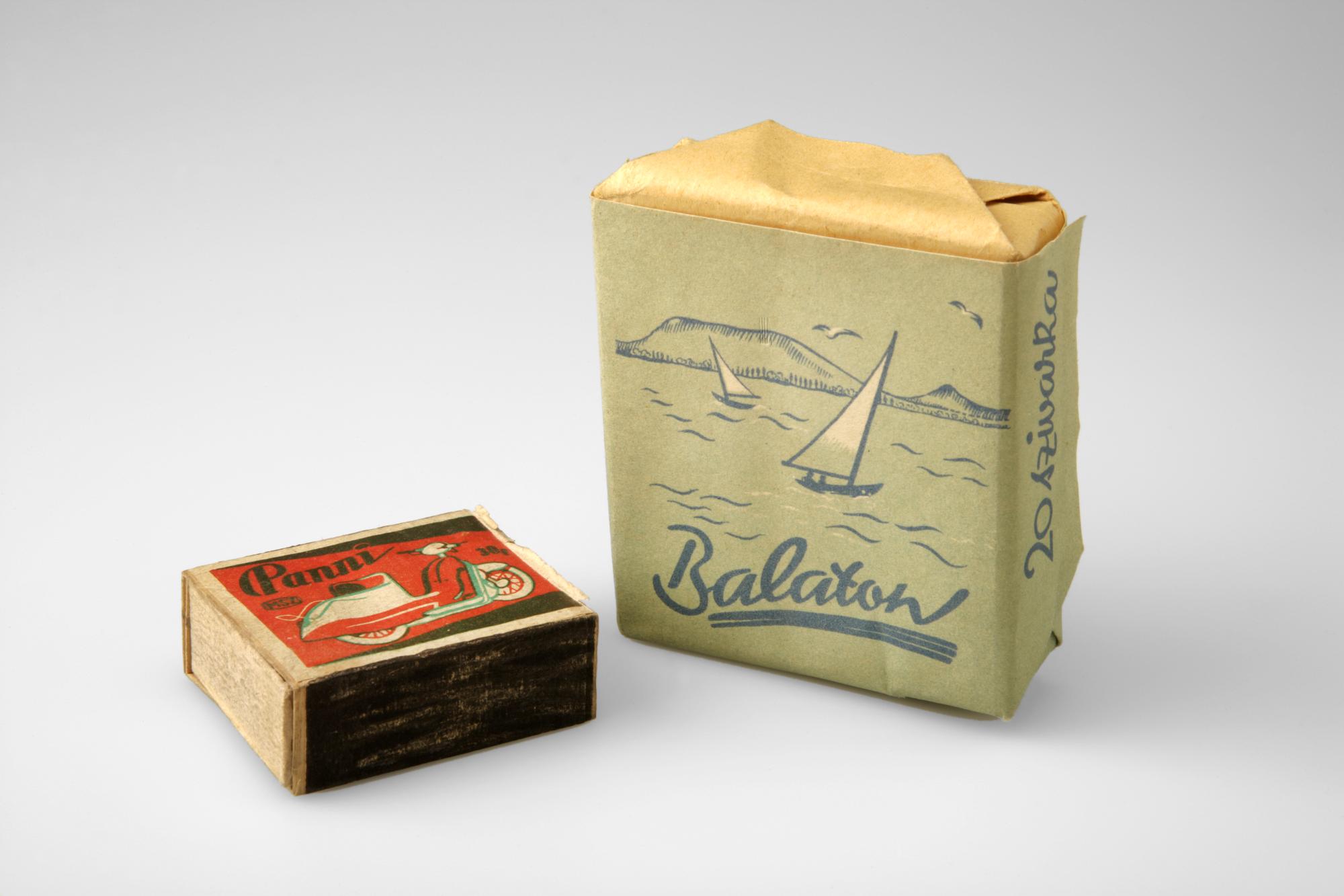 Cigaretta és gyufa a 20. század közepéről 