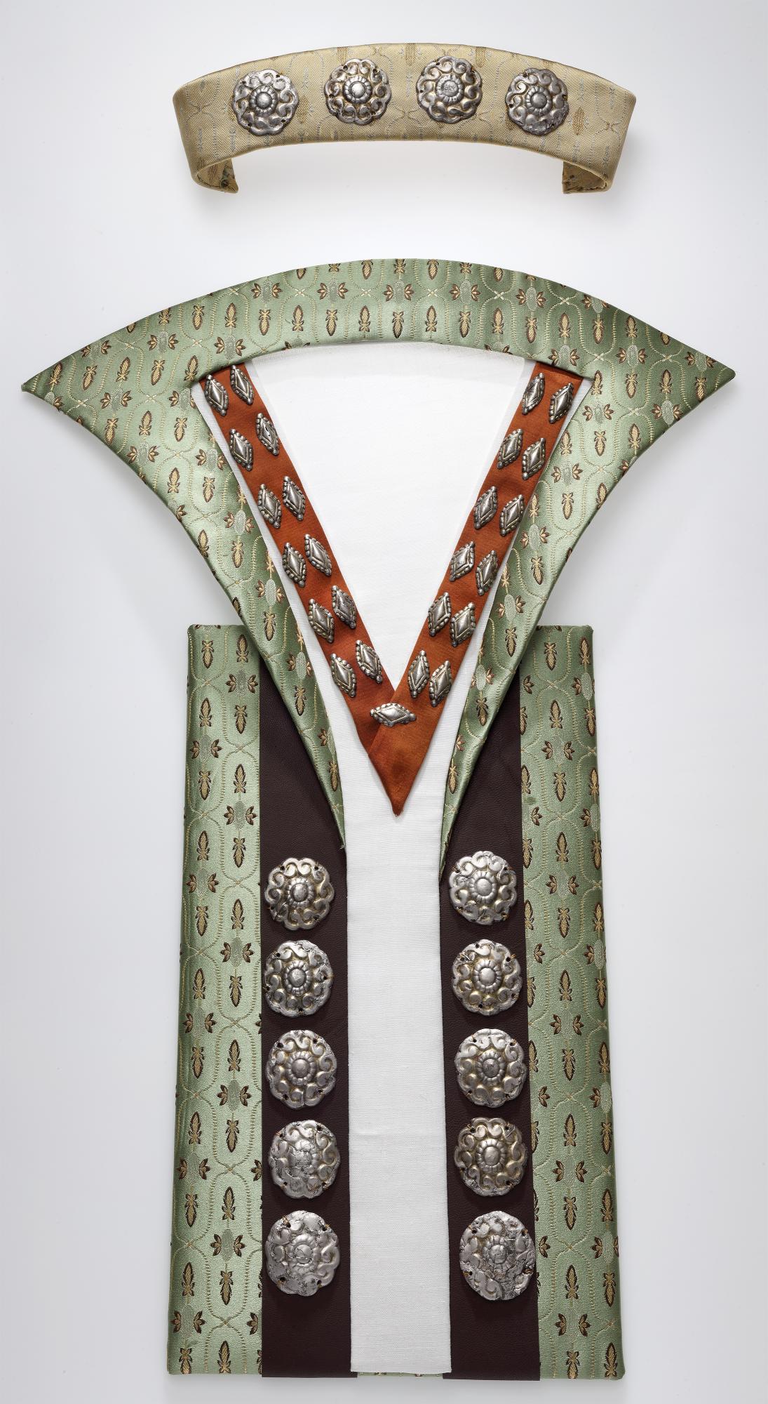 Párta-, ingnyak- és kaftándíszek Orosházáról (rekonstrukció)