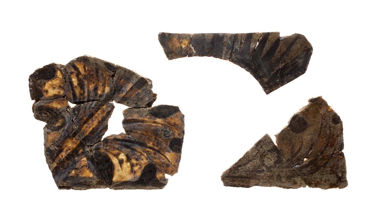 Festett üvegablak-töredékek, Kesztölc-Klasrompuszta 