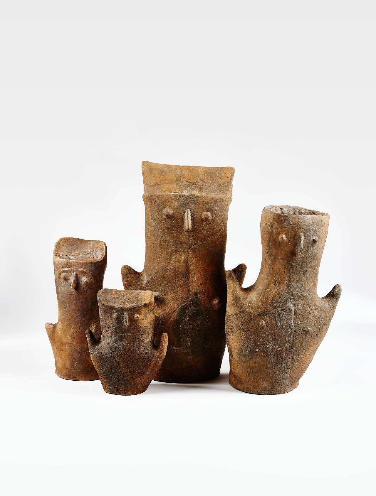 Ember alakú urnák Ózd-Centerről  