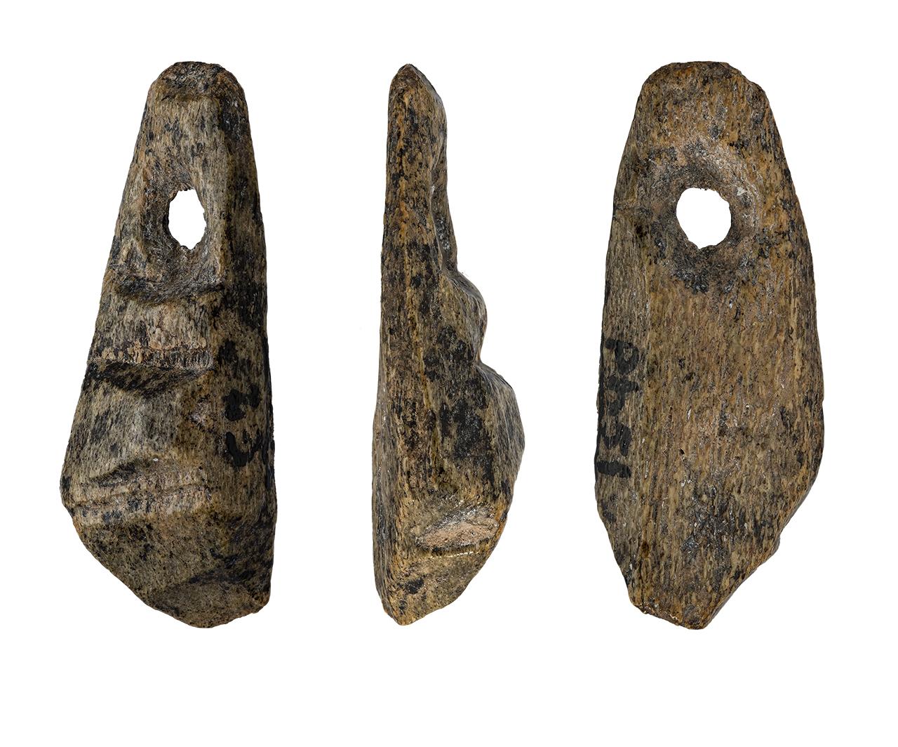 Csontból faragott felső paleolitikus nyakék 