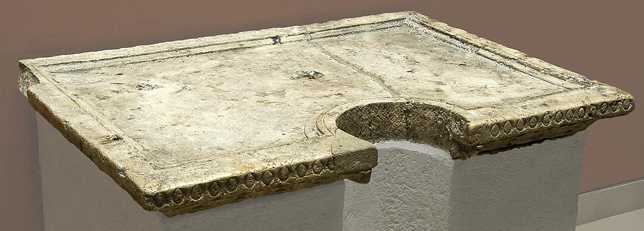 Kerti kőasztal lapja (Lapidarium Nr. 86.) 