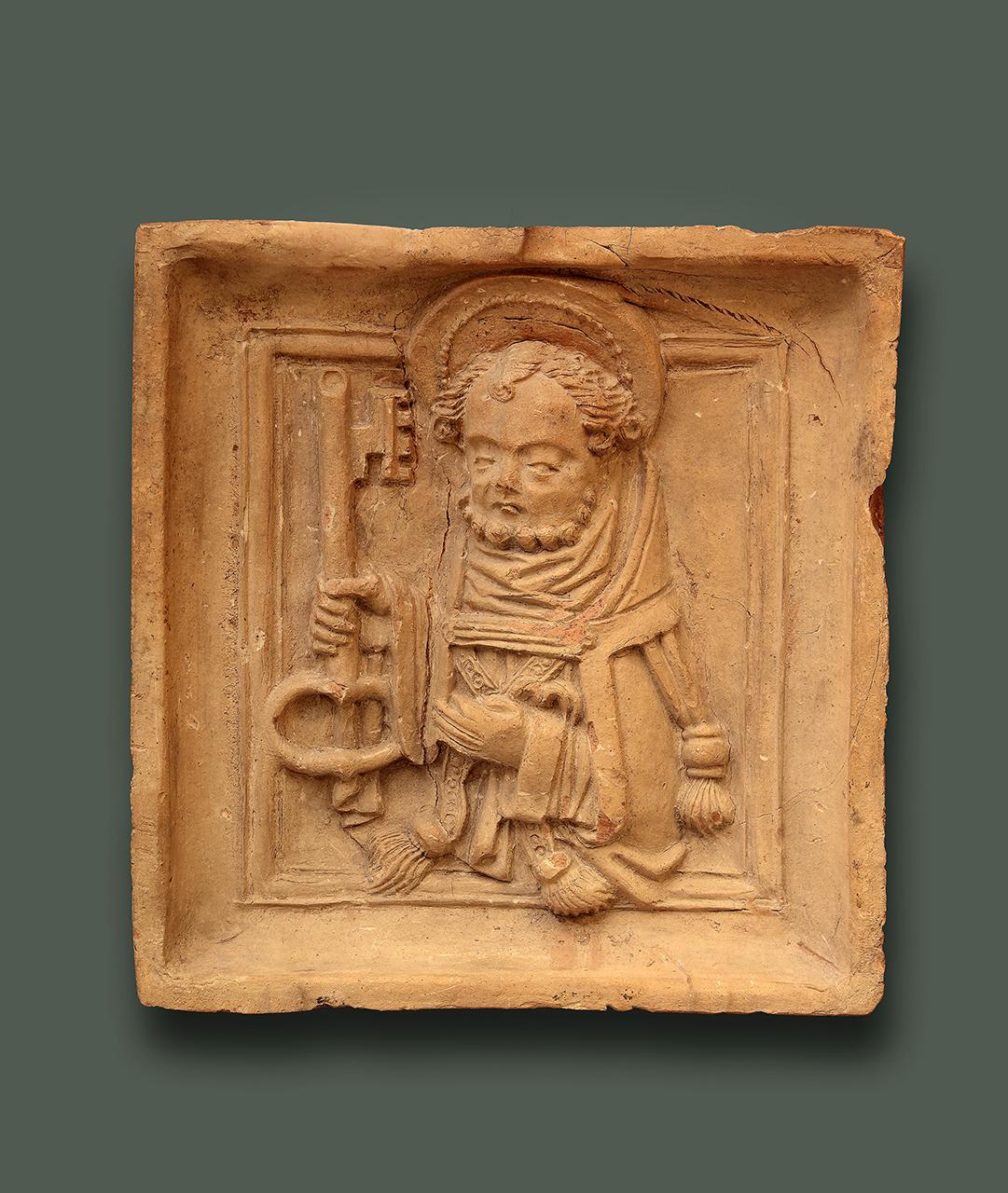 Szent Pétert ábrázoló kályhacsempe Besztercebányáról.