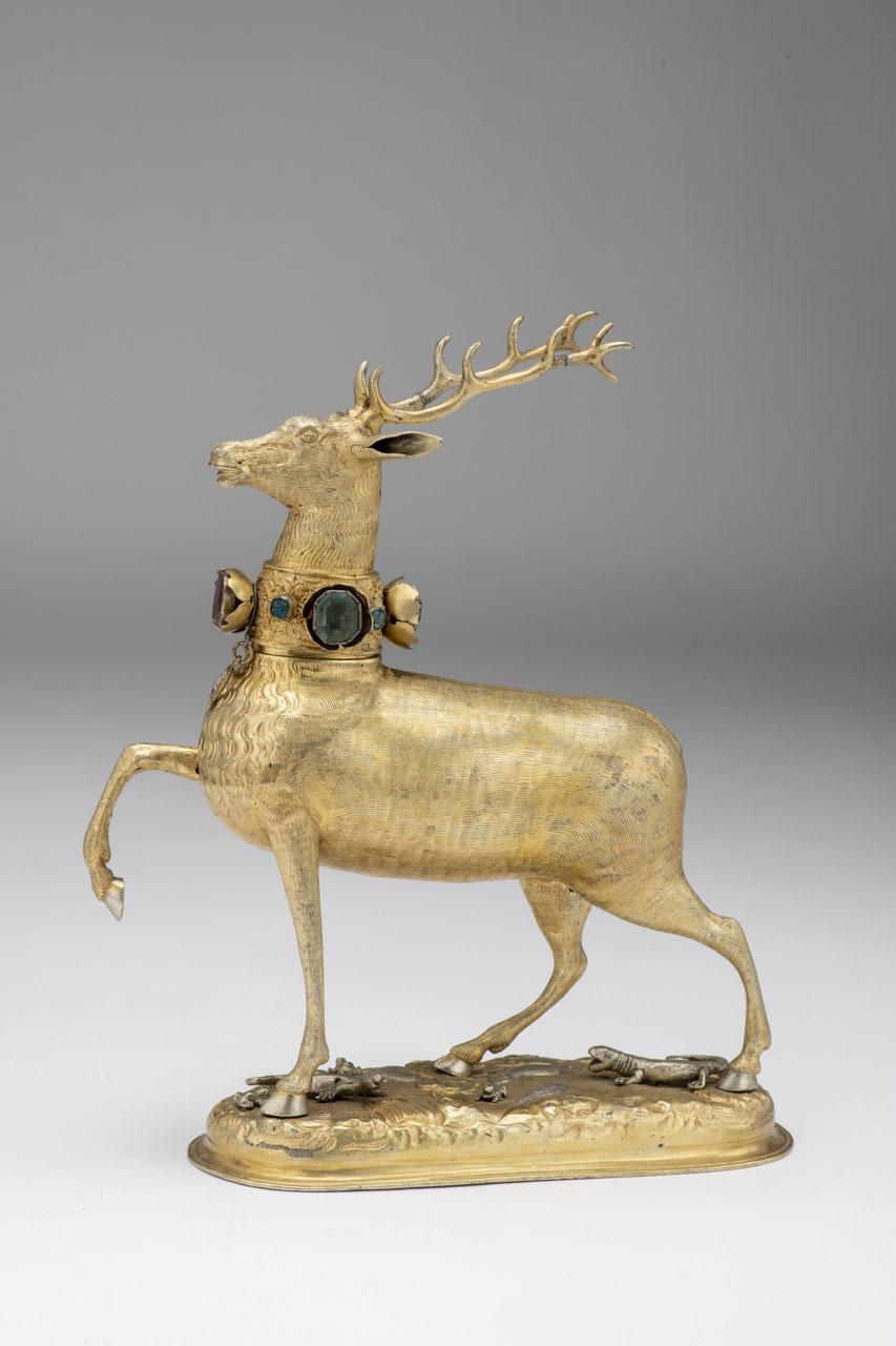 Szarvas alakú asztaldísz.