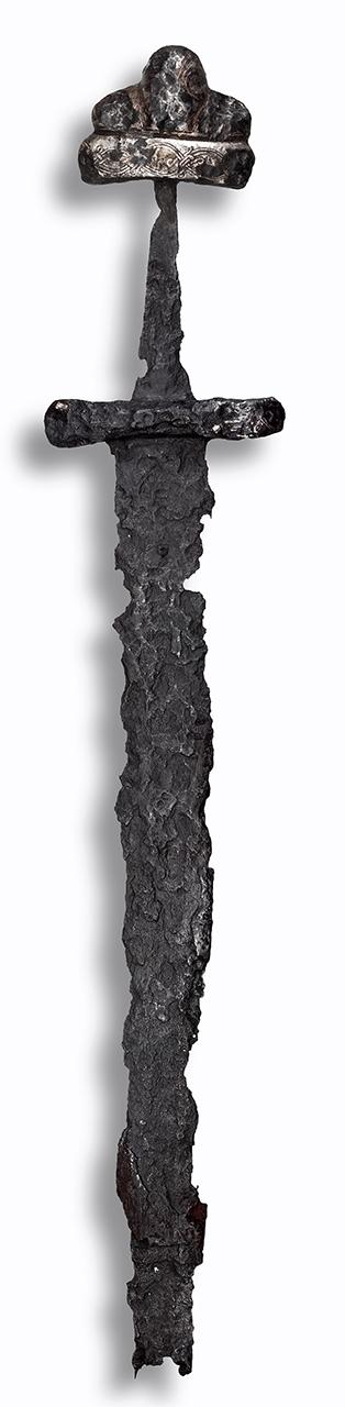 Kétélű kard Szob-Kiserdőből.