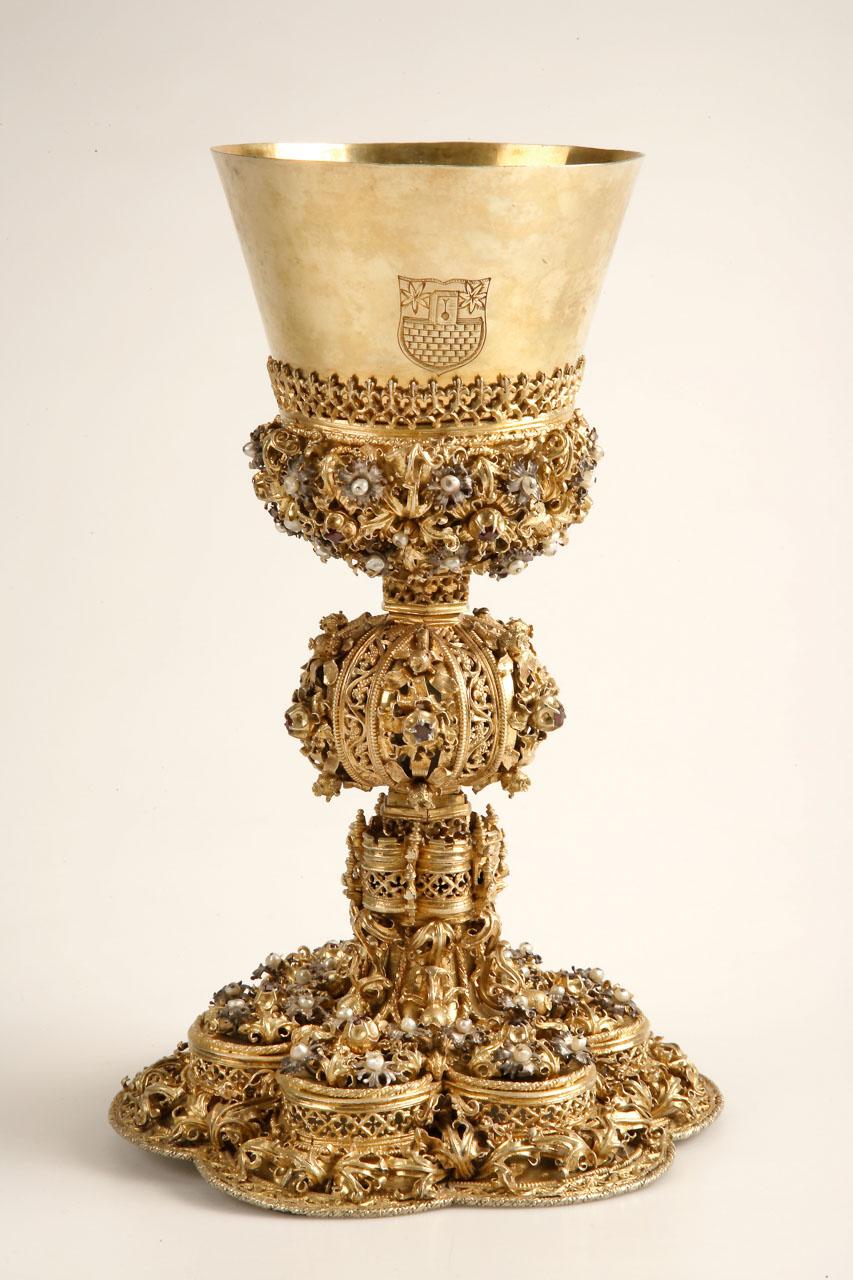 Chalice with the coat of arms of the Ernuszt, Pálóczi and Rozgonyi families.