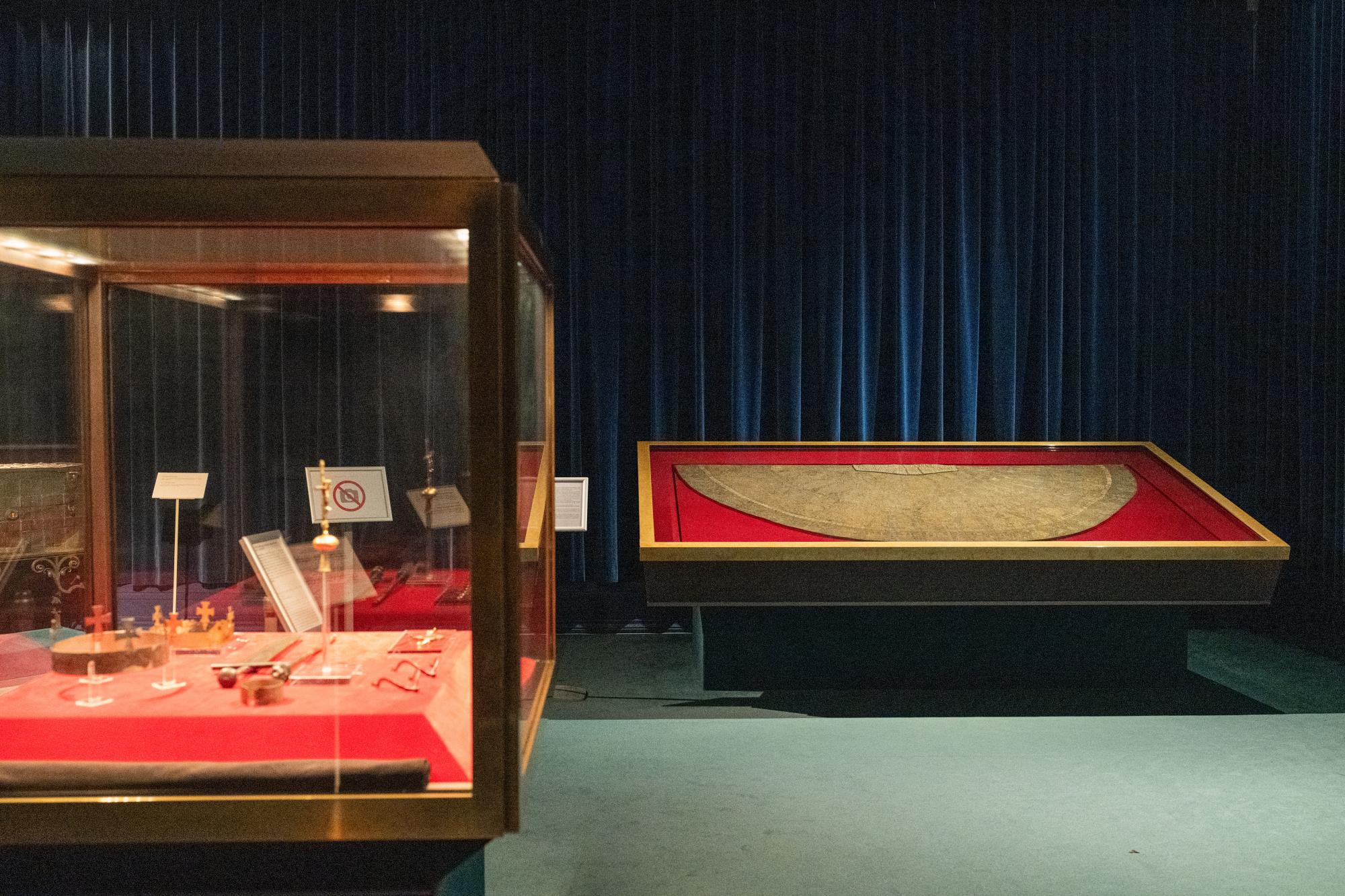 A koronázási palást terme jelenleg