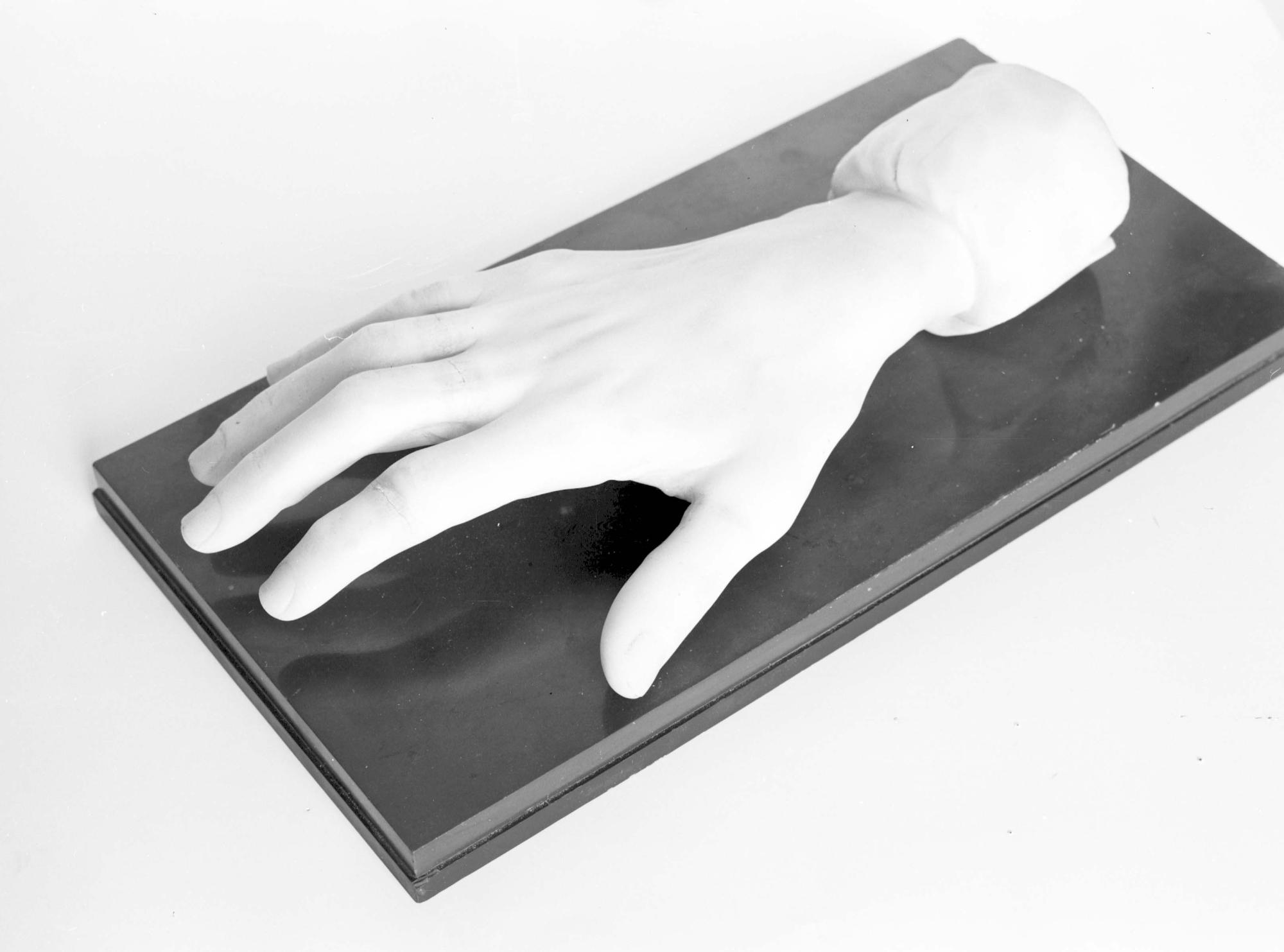 Liszt Ferenc kézmásolata carrarai márványból (Magyar Nemzeti Múzeum), 1967, Gabler Csaba felvétele, MNM Központi Adattár, Múzeumtörténeti Fénykép Gyűjtemény, ltsz. MT.953.