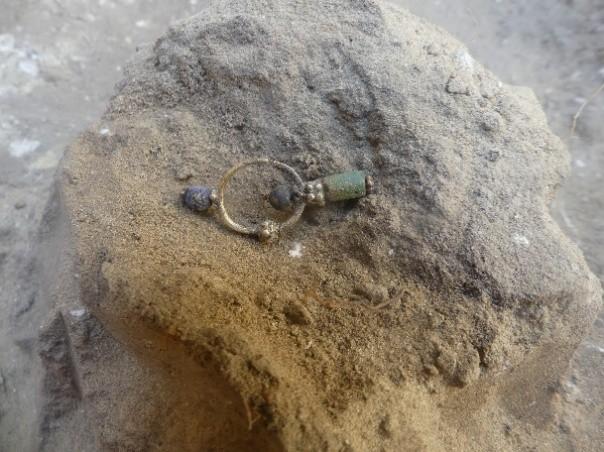 Arany fülbevaló a Budapest 17. kerület késő avar temetőjéből