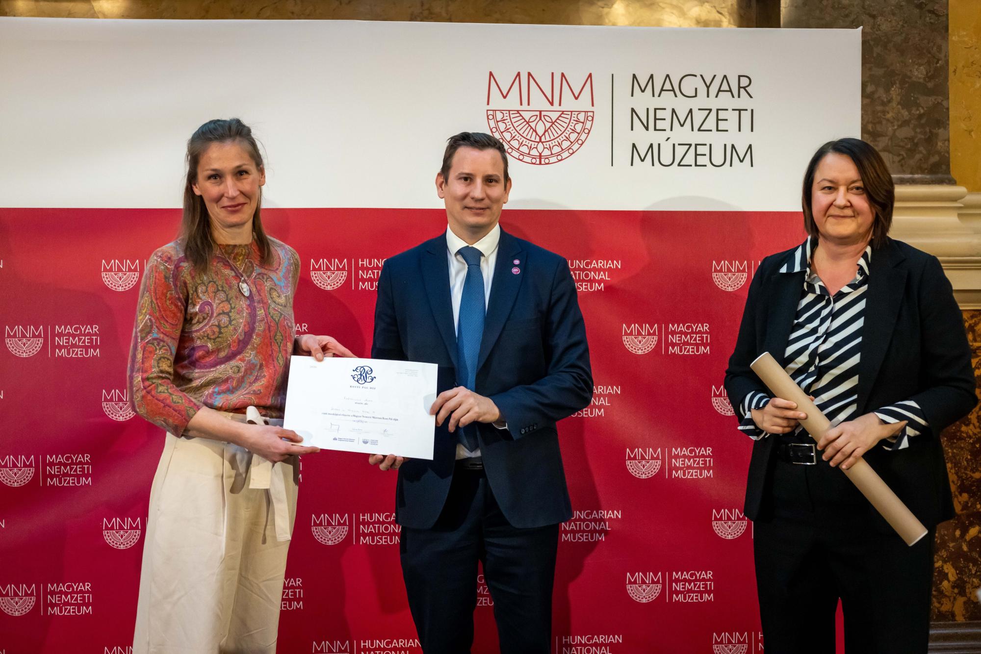 abriciusz Anna, Dr Zsigmond Gábor az MNKKK elnöke, Dr Fisli Éva, MNM Történeti Fényképtár főosztályvezetője