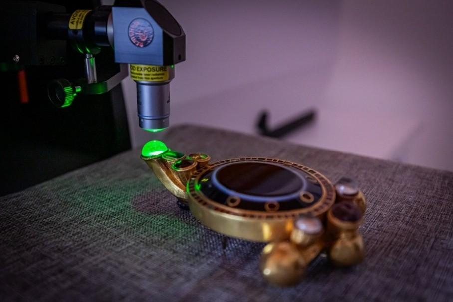 A szilágysomlyói kincs ónix fibulájának Raman spektroszkópos vizsgálata