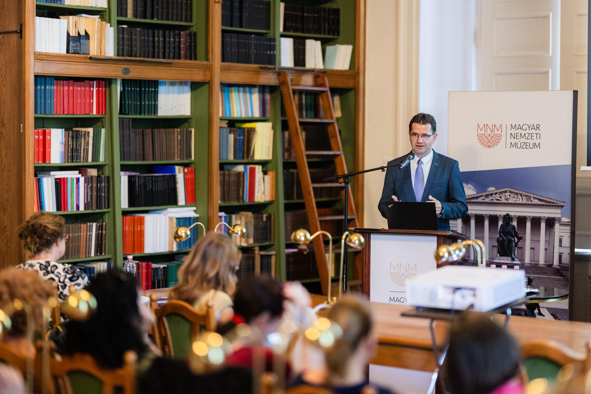 Dr. Buzinkay Péter, a Magyar Nemzeti Múzeum főigazgatói főtanácsadója