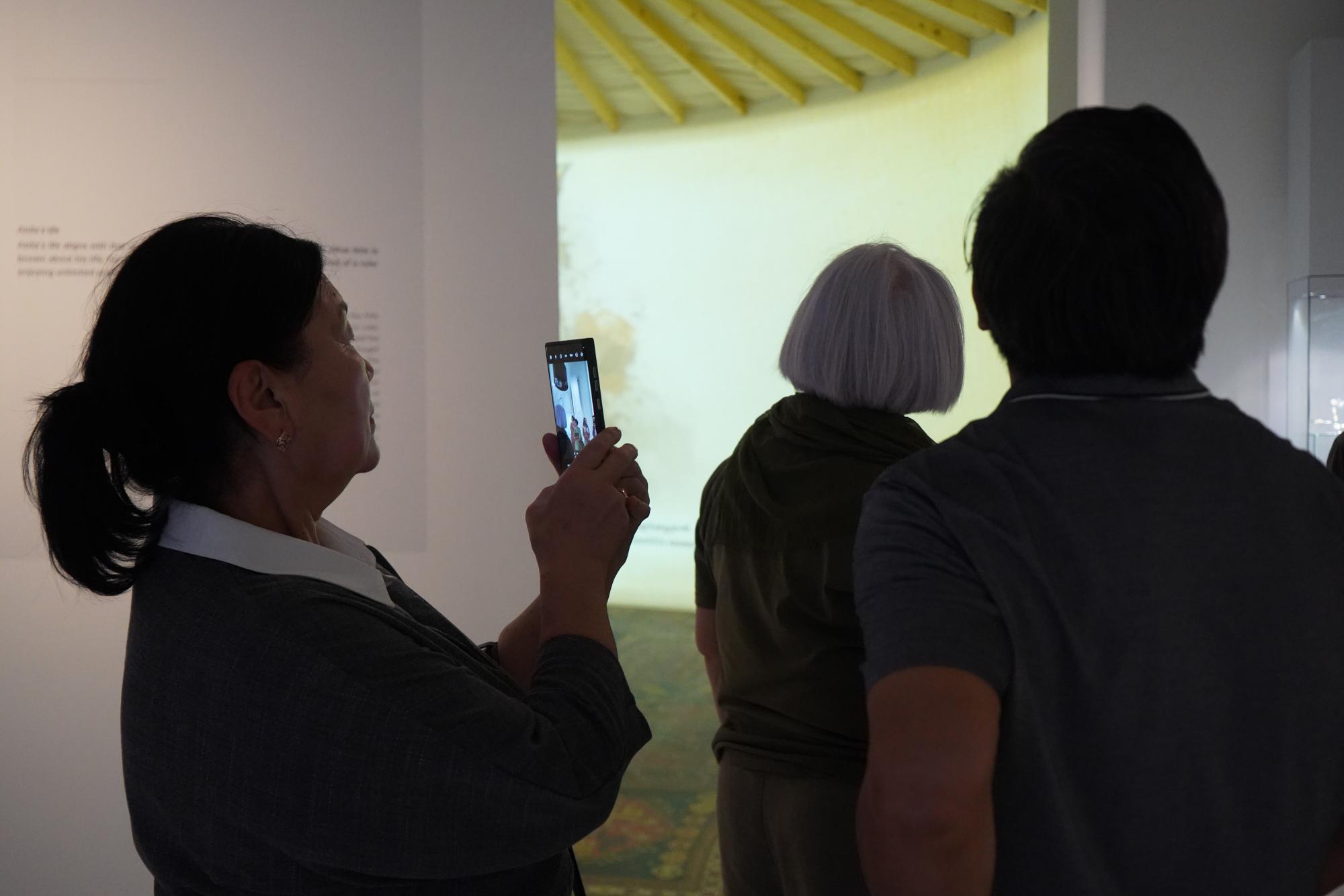 elegáció Kirgizisztánból – múzeumigazgatók az Attila-kiállításban