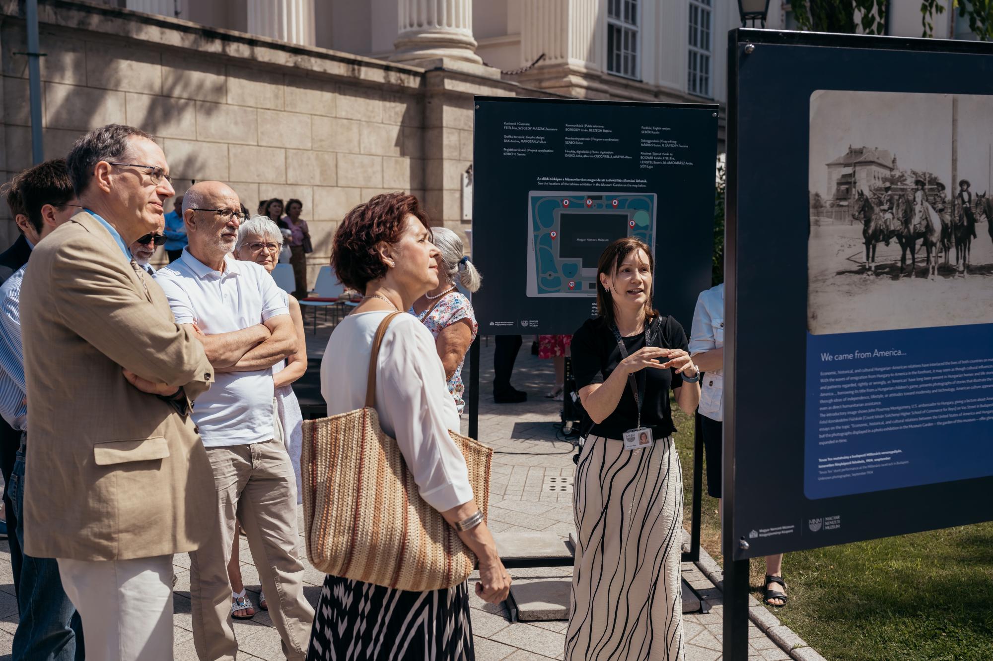 Feitl Írisz muzeológus, a kiállítás kurátora, a Magyar Nemzeti Múzeum munkatársa