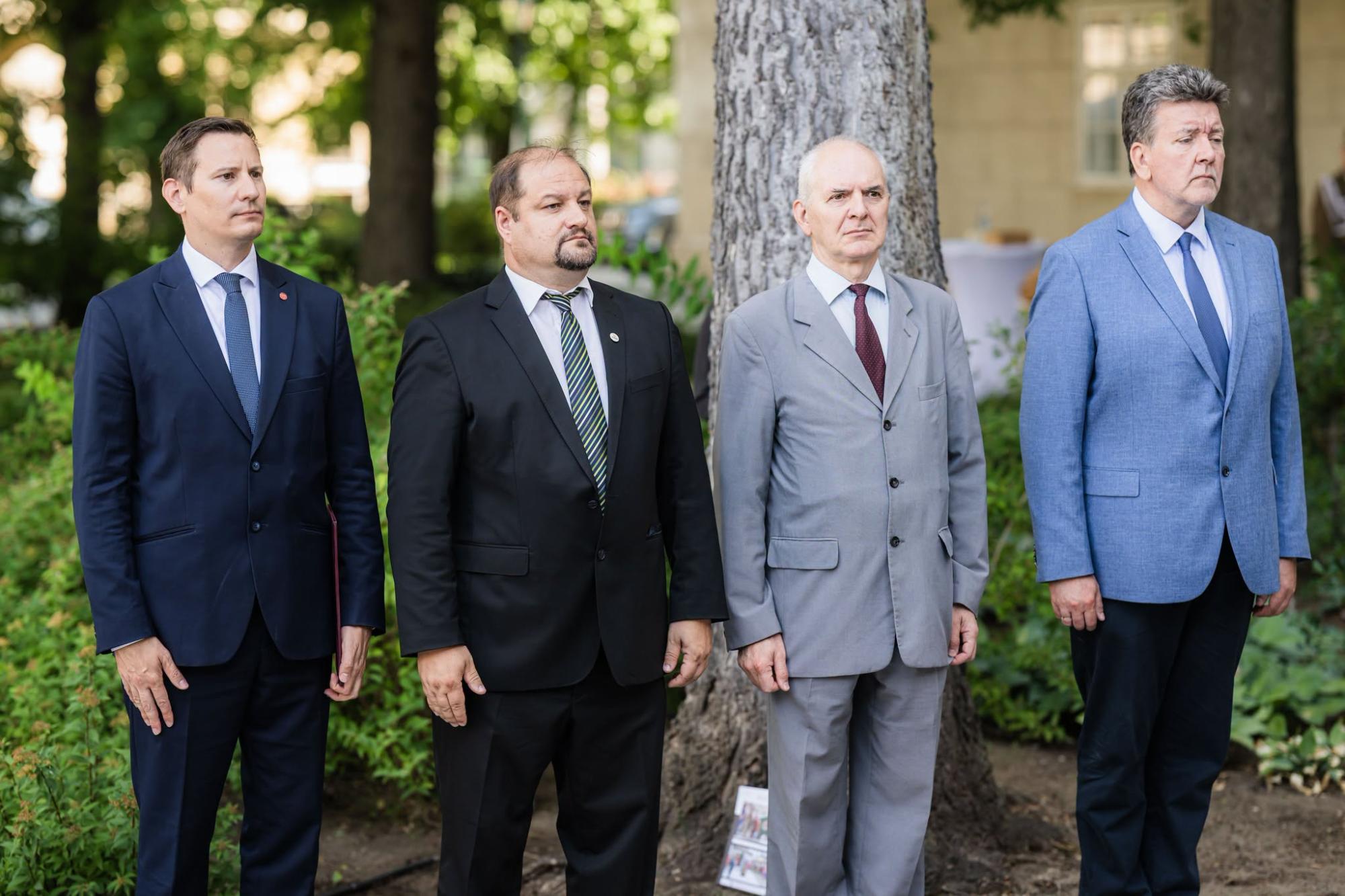 Dr. habil Zsigmond Gábort, a Magyar Nemzeti Múzeum főigazgatója, Debreczeni-Droppán Béla főmuzeológus, a Honismereti Szövetség elnöke, Dr. Hermann Róbert történészt, egyetemi tanárt, a Hadtörténeti Intézet és Múzeum parancsnokának tudományos helyettese, Móczár Gábor a Nemzeti Örökség Intézet főigazgatója.