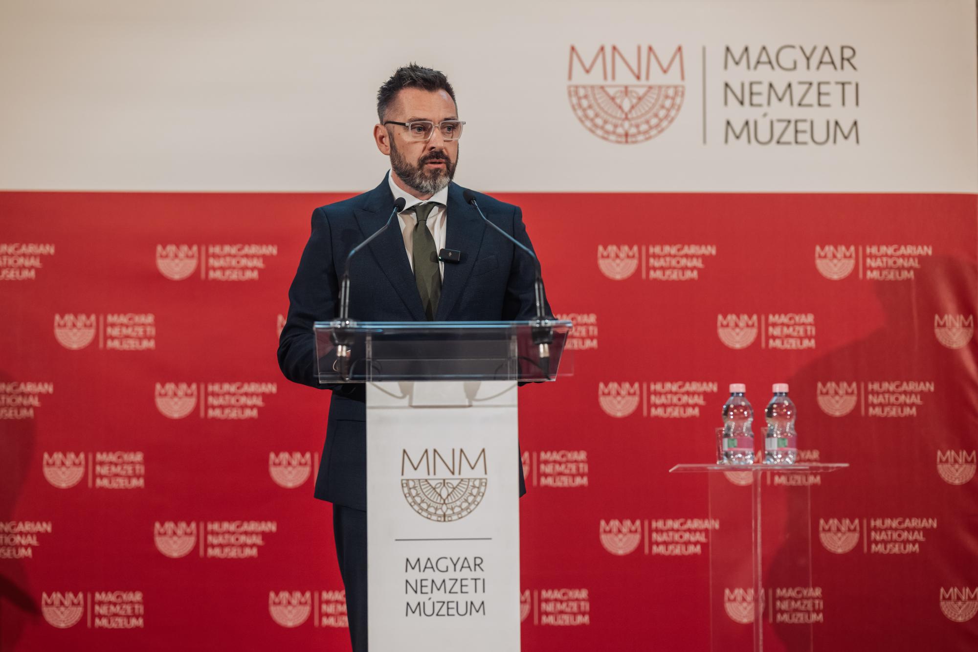 Dr. Sári Zsolt, a Társadalmi Kapcsolatokért és Kultúráért Felelős Minisztérium közgyűjteményekért és örökségvédelemért felelős államtitkár