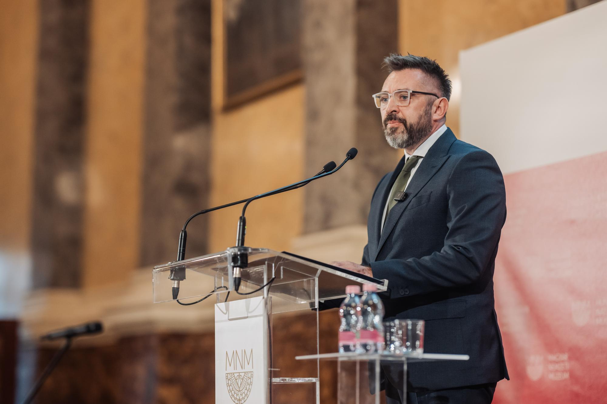 Dr. Sári Zsolt, a Társadalmi Kapcsolatokért és Kultúráért Felelős Minisztérium közgyűjteményekért és örökségvédelemért felelős államtitkár