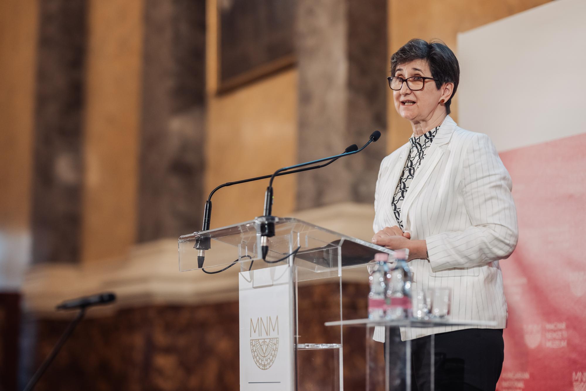 Dr. Breuer Klára, a Külügyminisztérium bilaterális kapcsolatokért felelős államtitkár