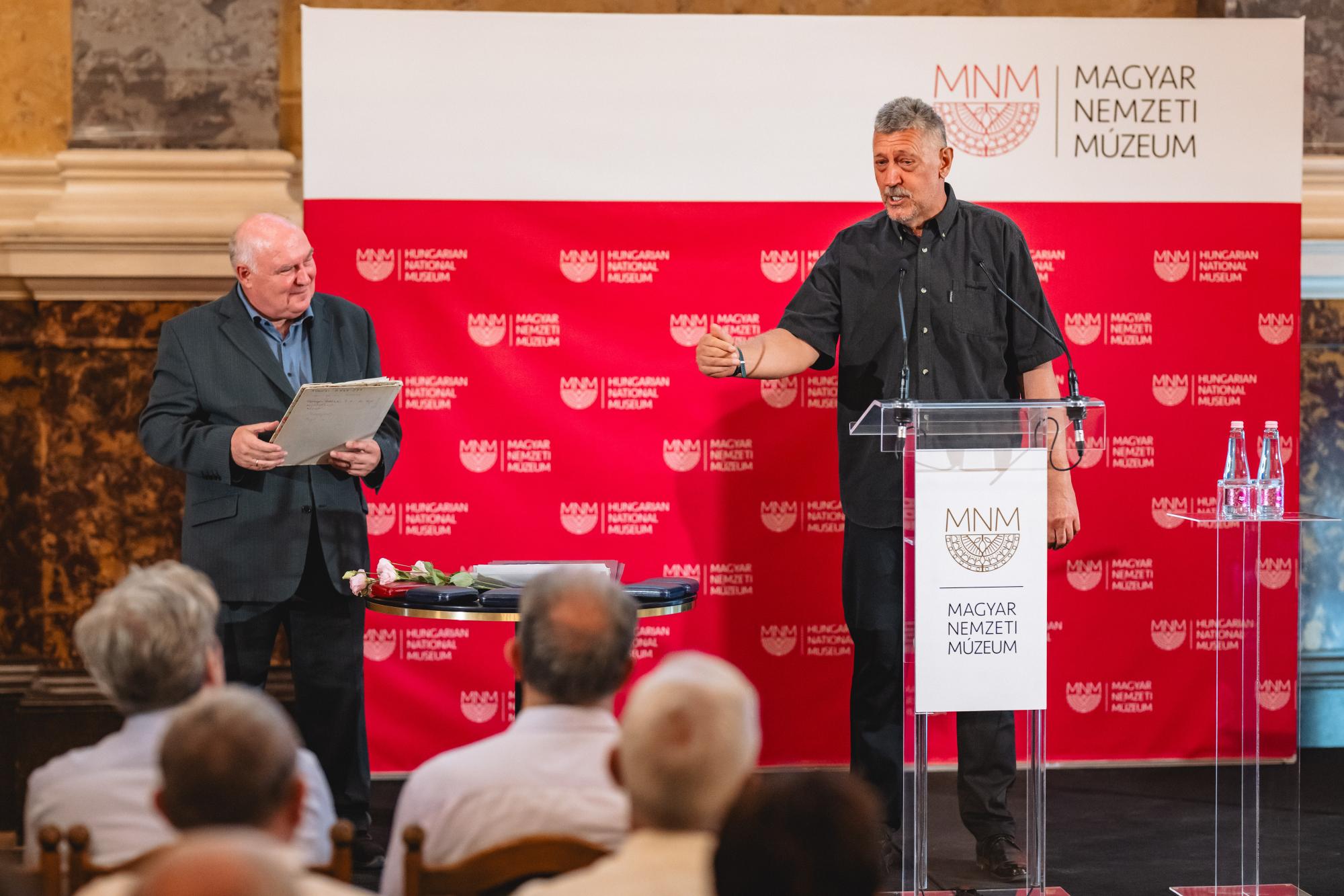 Díjátadó a numizmatikai konferencia megnyitóján