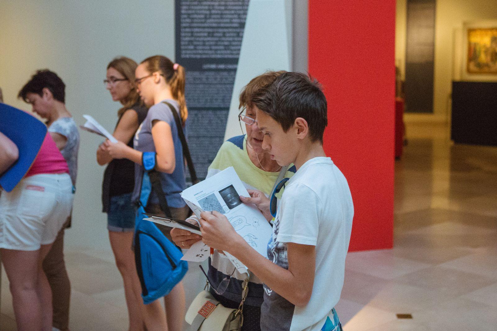 Nagyszülő-unoka a kiállításban_1