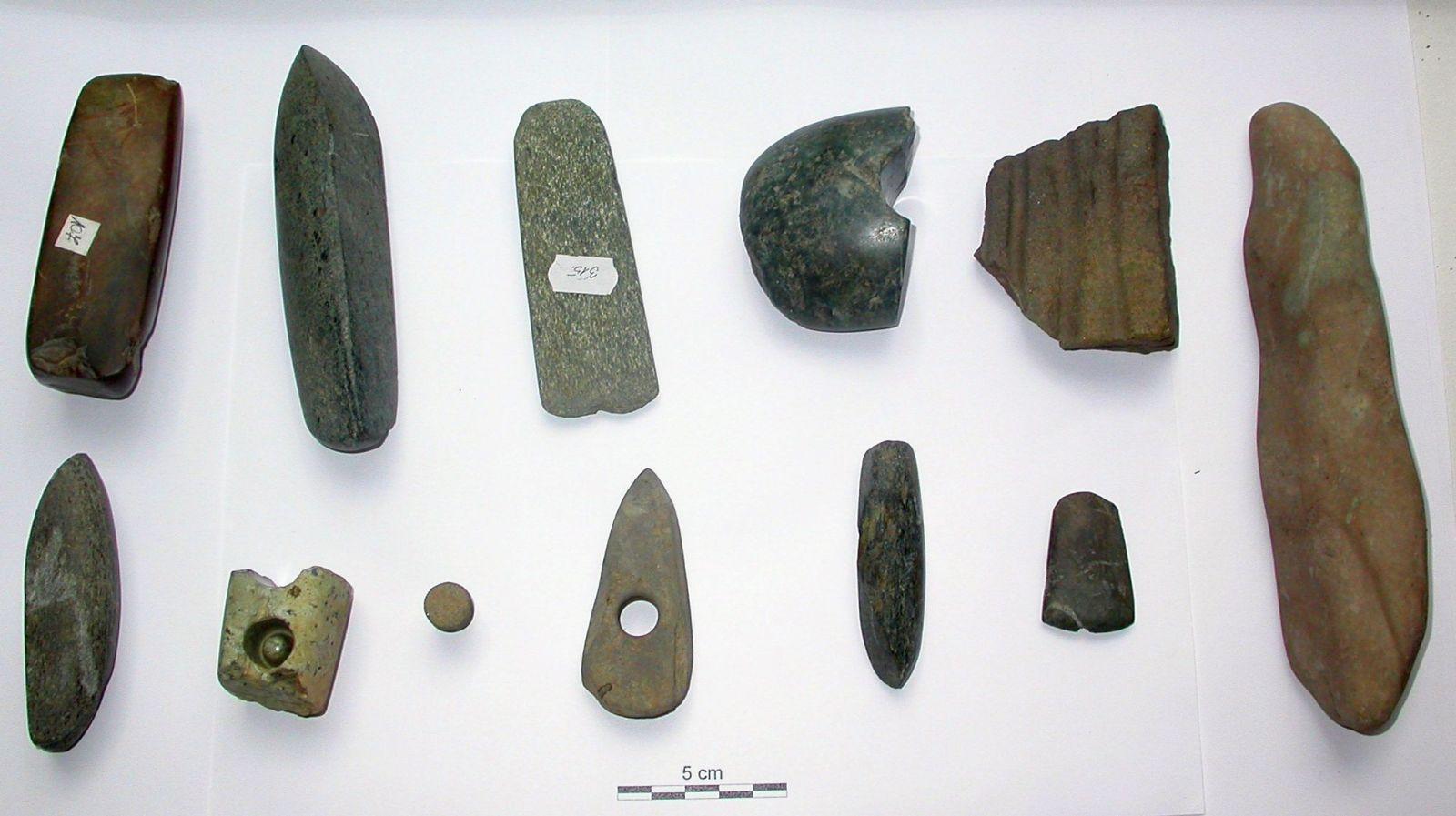 Csiszolt kőeszközök Diósviszlóról