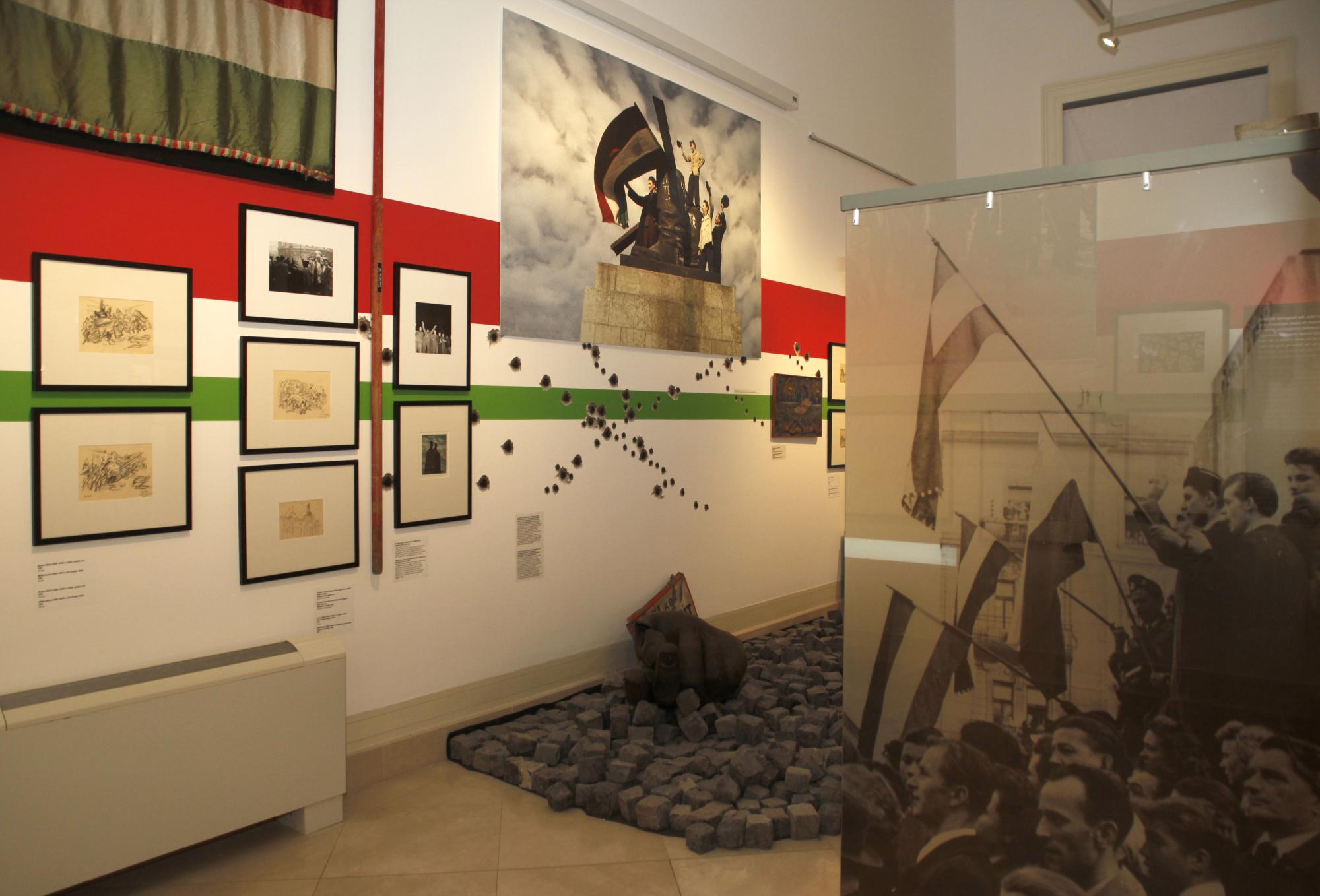 Rejt/Jel/Képek ’56 – a Forradalom Titkos művészete című időszaki kiállítás