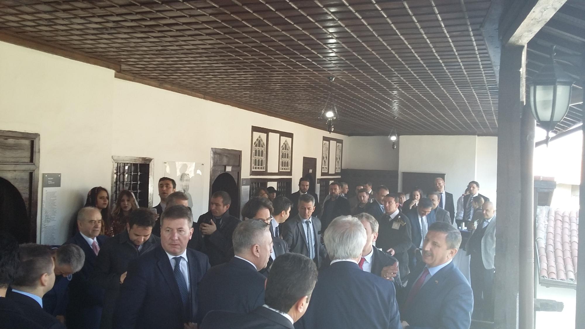 A kiállítás megnyitásának közönsége