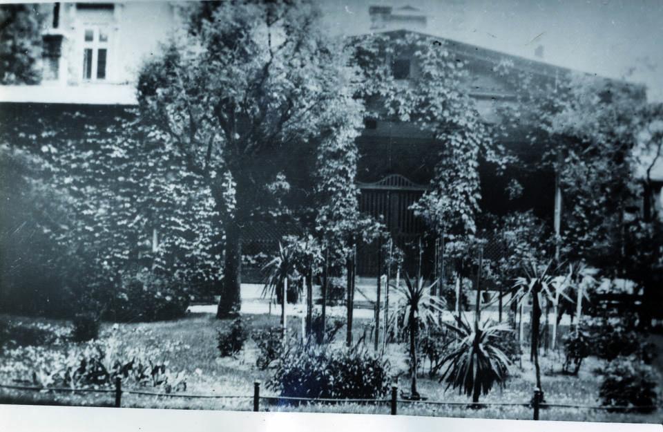 Az ún. Kertészház és az előtte elterülő kertrész